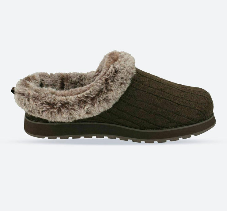 Skechers wide store fit slippers