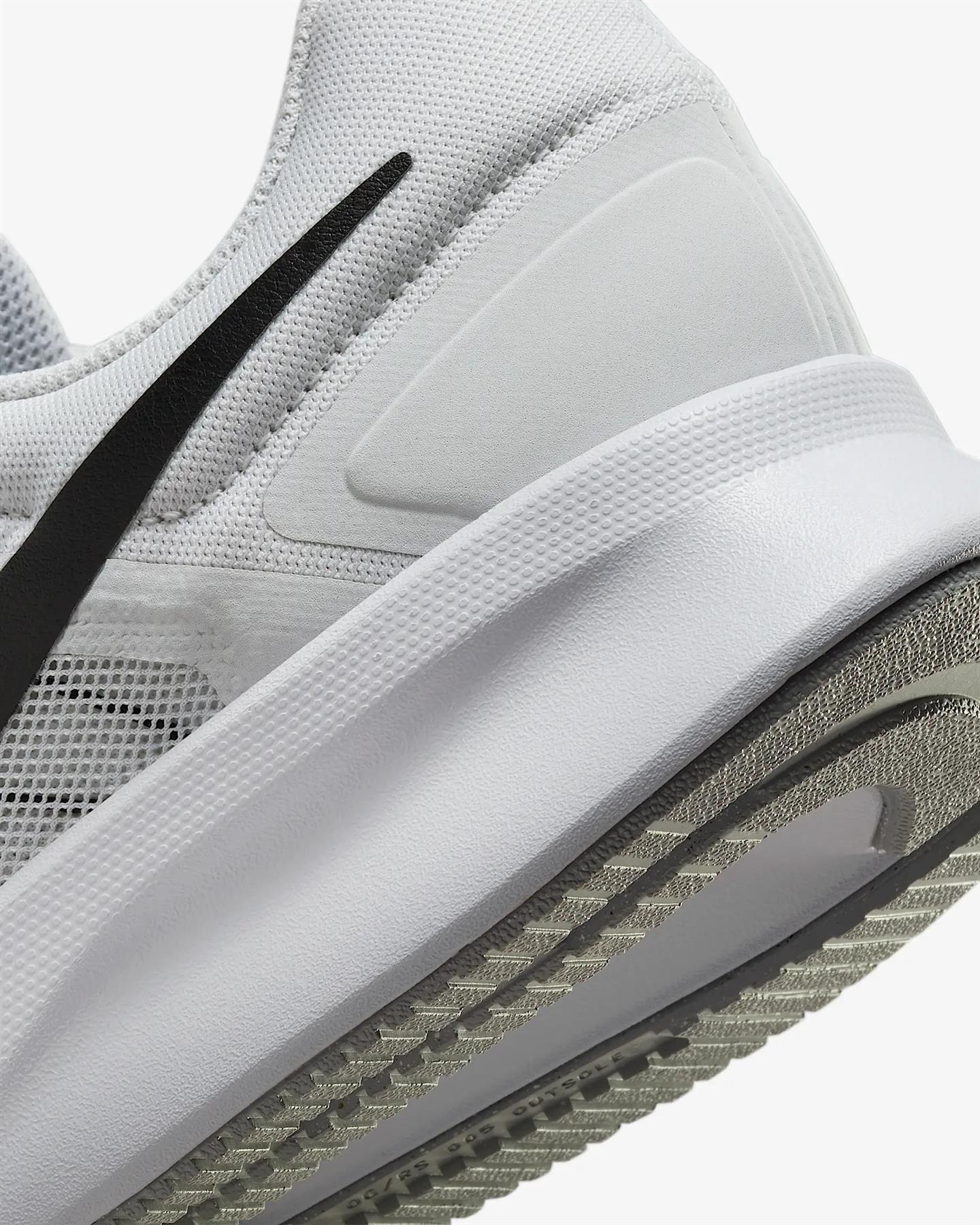 nike swift turbo sneaker