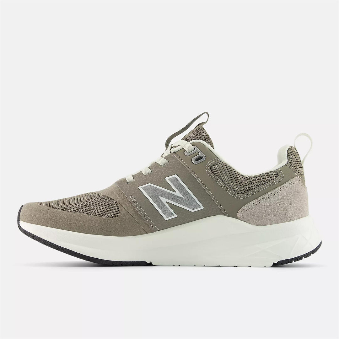 Men's Wide Fit New Balance UA900D Running Sneakers