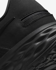 Men's Wide Fit Nike DD8476-001 Revolution 6 Flyease Sneakers